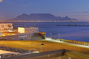 Eden on the Bay 250 by HostAgents